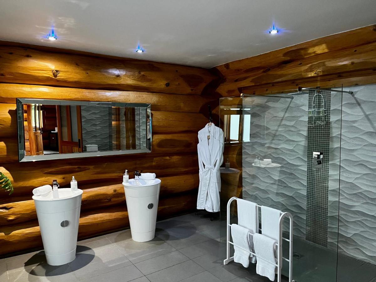 The Log Cabins At The Vu Bathgate Esterno foto