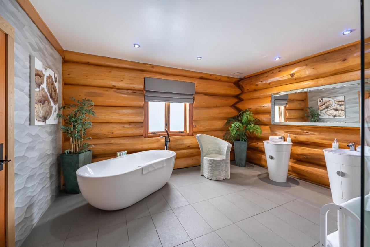 The Log Cabins At The Vu Bathgate Esterno foto